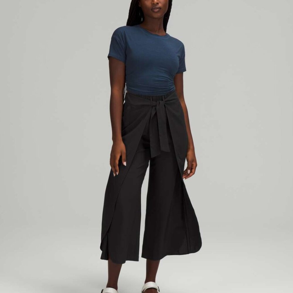 Lululemon Noir Wide Leg Crop Pants Size 6 Belted Waist Black Flowy Workwear S